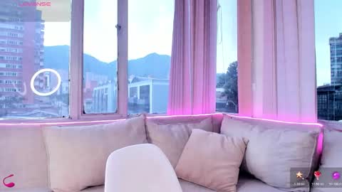 daphne_chers online show from October 23, 2025, 8:18 pm