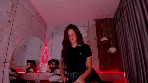 Snapshot of daphne_courtis chatting on February 8, 2025, 5:50 pm Daphne online show from February 8, 2025, 5:50 pm