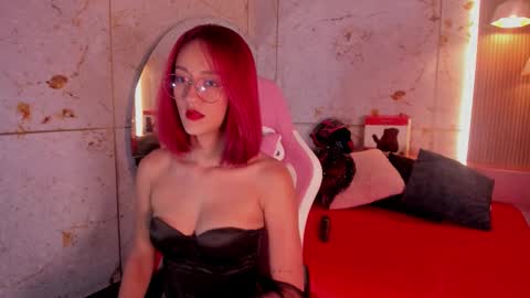 Snapshot of daphne_courtis chatting on October 7, 2025, 3:14 am Daphne online show from October 7, 2025, 3:14 am