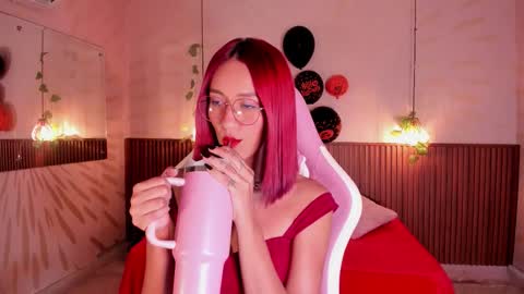 Snapshot of daphne_courtis chatting on October 28, 2025, 3:21 am Daphne online show from October 28, 2025, 3:21 am