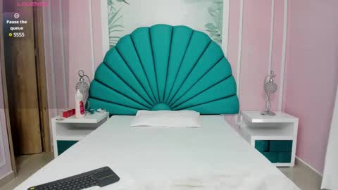 Snapshot of daphne_fox_ chatting on January 4, 2025, 2:35 pm Daphne online show from January 4, 2025, 2:35 pm