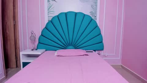 Snapshot of daphne_fox_ chatting on January 12, 2025, 11:28 am Daphne online show from January 12, 2025, 11:28 am