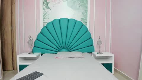 Snapshot of daphne_fox_ chatting on January 21, 2025, 2:11 am Daphne online show from January 21, 2025, 2:11 am