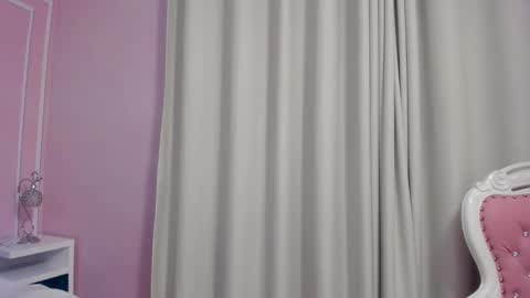 Snapshot of daphne_fox_ chatting on January 31, 2025, 5:19 am Daphne online show from January 31, 2025, 5:19 am