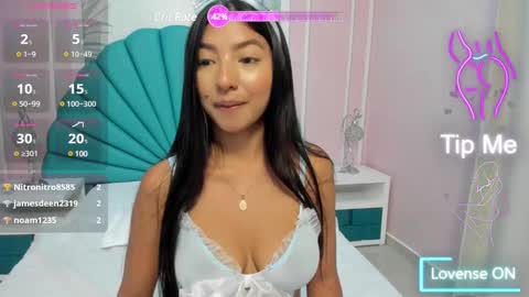 Snapshot of daphne_fox_ chatting on February 2, 2025, 5:32 am Daphne online show from February 2, 2025, 5:32 am