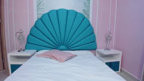 Snapshot of daphne_fox_ chatting on February 19, 2025, 8:33 am Daphne online show from February 19, 2025, 8:33 am