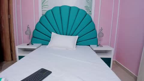 Snapshot of daphne_fox_ chatting on February 22, 2025, 6:39 am Daphne online show from February 22, 2025, 6:39 am