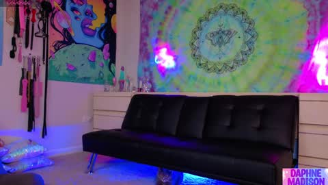 Daphne Madison online show from April 8, 2026, 9:15 pm