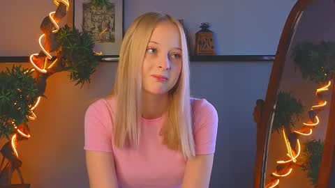 Snapshot of darceyheyd chatting on October 20, 2025, 3:40 am Kami online show from October 20, 2025, 3:40 am