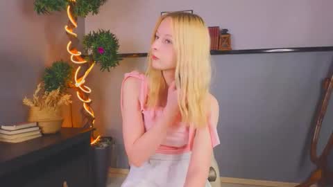 Snapshot of darceyheyd chatting on November 30, 2025, 2:37 am Kami online show from November 30, 2025, 2:37 am