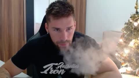 darius_94 online show from December 22, 2025, 11:18 am