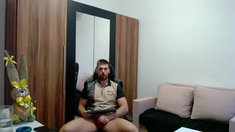 darius_94 online show from April 6, 2026, 4:46 am