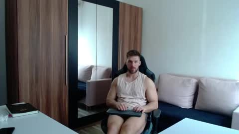 darius_94 online show from April 29, 2026, 7:12 am