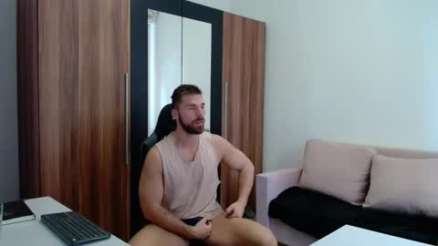 Snapshot of darius_94 chatting on June 3, 2026, 7:11 am darius_94 online show from June 3, 2026, 7:11 am
