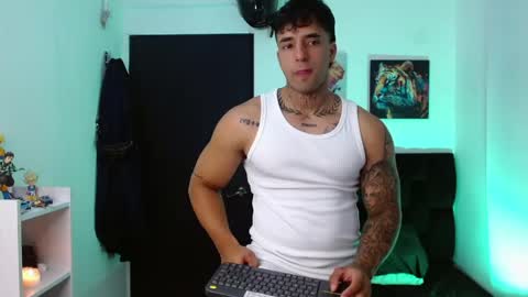 Snapshot of darius_phoenix chatting on May 5, 2026, 6:38 pm Darius Phoenix online show from May 5, 2026, 6:38 pm