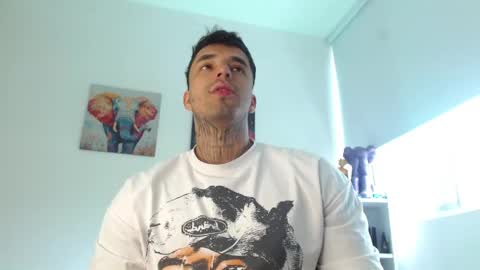 Snapshot of darius_phoenix chatting on June 7, 2026, 6:55 pm Darius Phoenix online show from June 7, 2026, 6:55 pm