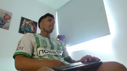 Snapshot of darius_phoenix chatting on June 8, 2026, 5:35 pm Darius Phoenix online show from June 8, 2026, 5:35 pm