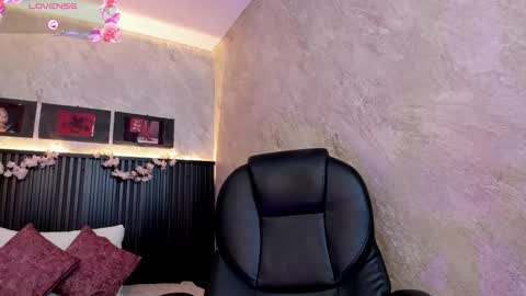 Snapshot of dark__nymph chatting on October 7, 2025, 12:24 pm Dark online show from October 7, 2025, 12:24 pm