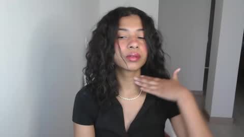 Snapshot of dark_enchantress_ chatting on December 21, 2024, 10:40 pm Sofia online show from December 21, 2024, 10:40 pm