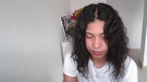 Snapshot of dark_enchantress_ chatting on January 14, 2025, 10:23 pm Sofia online show from January 14, 2025, 10:23 pm