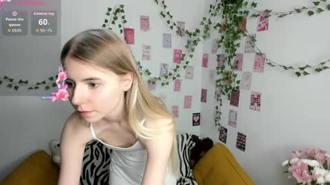 Snapshot of dark_ester chatting on June 10, 2026, 11:53 am Ester online show from June 10, 2026, 11:53 am