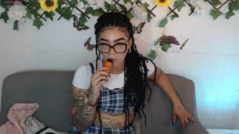 dark_flama online show from April 25, 2026, 11:57 pm