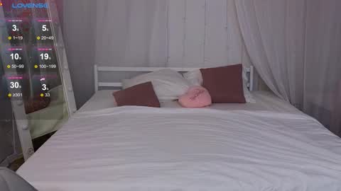 Lola online show from September 24, 2025, 2:15 am