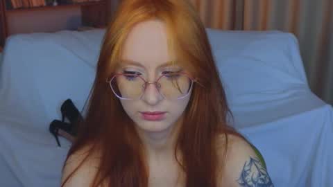 Lola online show from March 9, 2026, 1:42 am