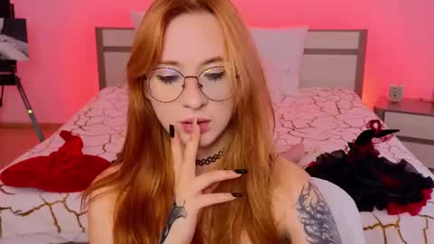 Lola online show from June 26, 2026, 2:16 am