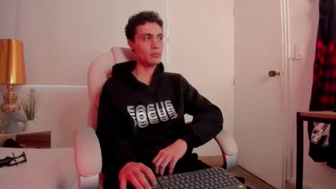 dark_sun333 online show from October 9, 2025, 9:35 pm