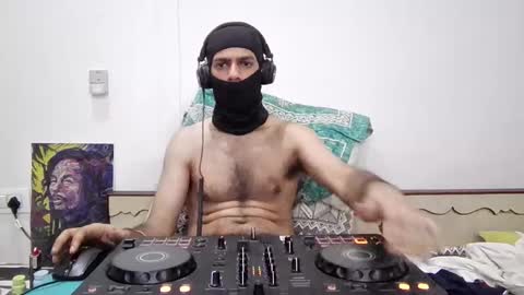 Snapshot of darkbud03 chatting on October 29, 2025, 10:22 pm just a guy online show from October 29, 2025, 10:22 pm