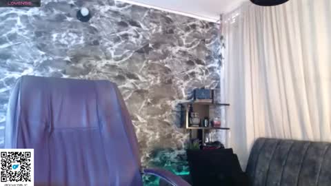 New account.  Help me reach 100 thumbs up  online show from September 10, 2025, 6:08 pm