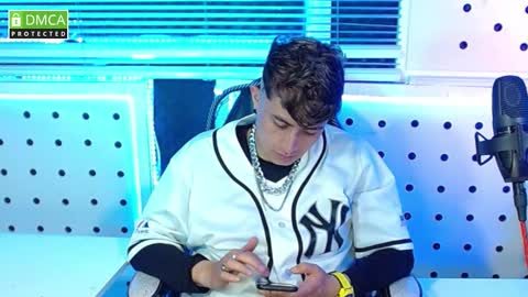 Snapshot of darko0717 chatting on October 16, 2025, 12:33 am DARKO0717 online show from October 16, 2025, 12:33 am