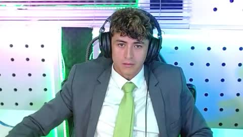 Snapshot of darko0717 chatting on October 31, 2025, 6:53 pm DARKO0717 online show from October 31, 2025, 6:53 pm