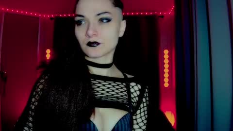 roseredgoddess online show from May 15, 2026, 3:02 am