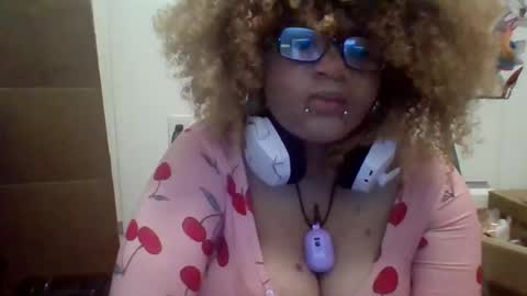 Snapshot of darksundaze chatting on June 18, 2026, 11:42 pm DarkSundaze online show from June 18, 2026, 11:42 pm