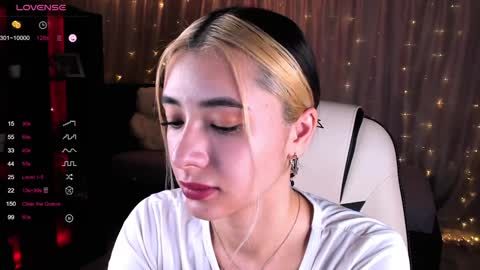 Snapshot of darlabelle chatting on February 5, 2025, 5:09 am Belle online show from February 5, 2025, 5:09 am