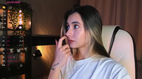 Snapshot of darlabelle chatting on November 23, 2025, 3:39 am Belle online show from November 23, 2025, 3:39 am