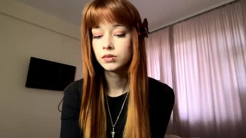 Lina online show from April 30, 2026, 1:17 pm