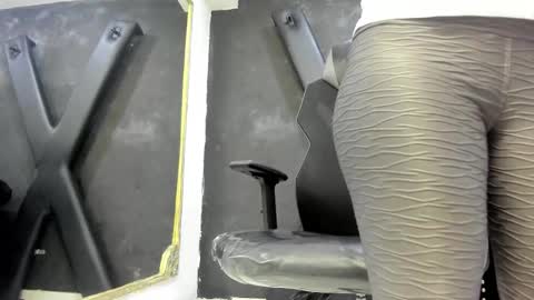 Snapshot of darlingbdsm_ chatting on February 22, 2026, 1:31 pm Darling online show from February 22, 2026, 1:31 pm