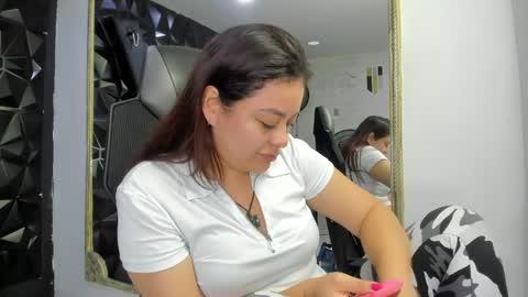 Snapshot of darlingbdsm_ chatting on May 21, 2026, 1:29 pm Darling online show from May 21, 2026, 1:29 pm