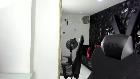 Snapshot of darlingbdsm_ chatting on June 17, 2026, 12:40 pm Darling online show from June 17, 2026, 12:40 pm
