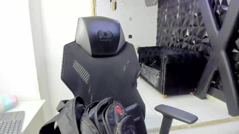 Snapshot of darlingbdsm_ chatting on June 22, 2026, 12:57 pm Darling online show from June 22, 2026, 12:57 pm
