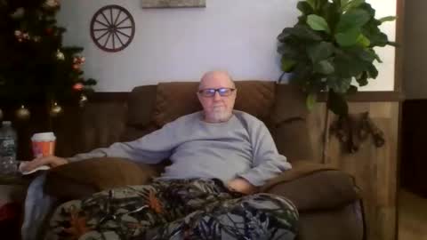 Snapshot of dave571960 chatting on December 21, 2025, 12:56 pm dave571960 online show from December 21, 2025, 12:56 pm