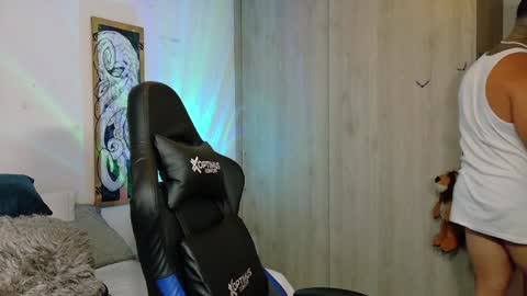 DAVE MAX online show from February 3, 2025, 2:47 am