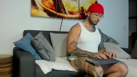 Snapshot of dave_max93 chatting on April 12, 2026, 1:43 am DAVE MAX online show from April 12, 2026, 1:43 am