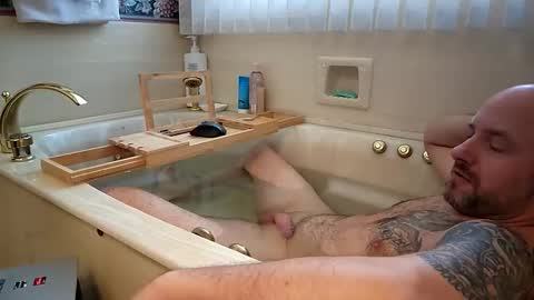 Snapshot of davecomplet chatting on December 16, 2025, 1:27 pm Dave online show from December 16, 2025, 1:27 pm