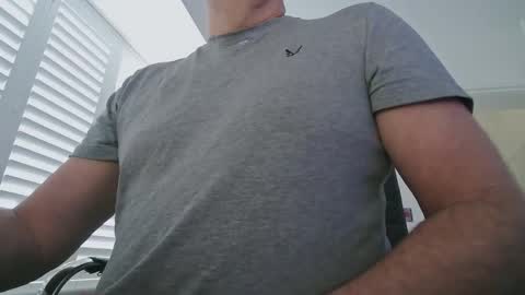 davesu12345 online show from March 11, 2026, 7:25 am