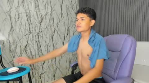 Snapshot of davexxx_ chatting on July 17, 2026, 1:12 am Dave online show from July 17, 2026, 1:12 am