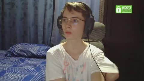 Snapshot of david_colombian chatting on June 3, 2026, 1:30 am ProgrammerBoy online show from June 3, 2026, 1:30 am